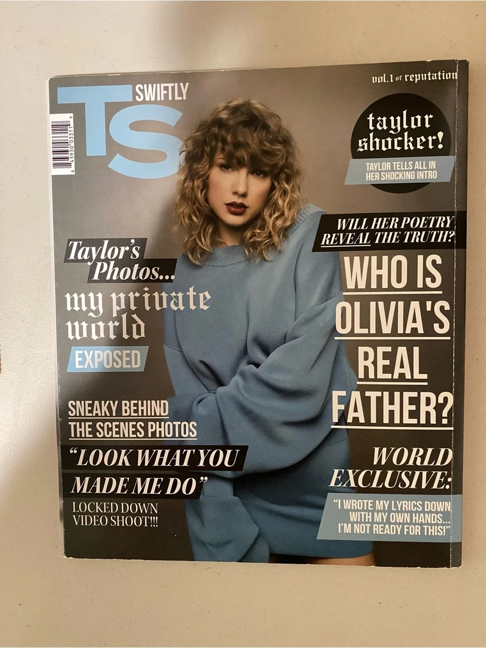 Taylor Swift Reputation Magazine - Picture 2 of 2